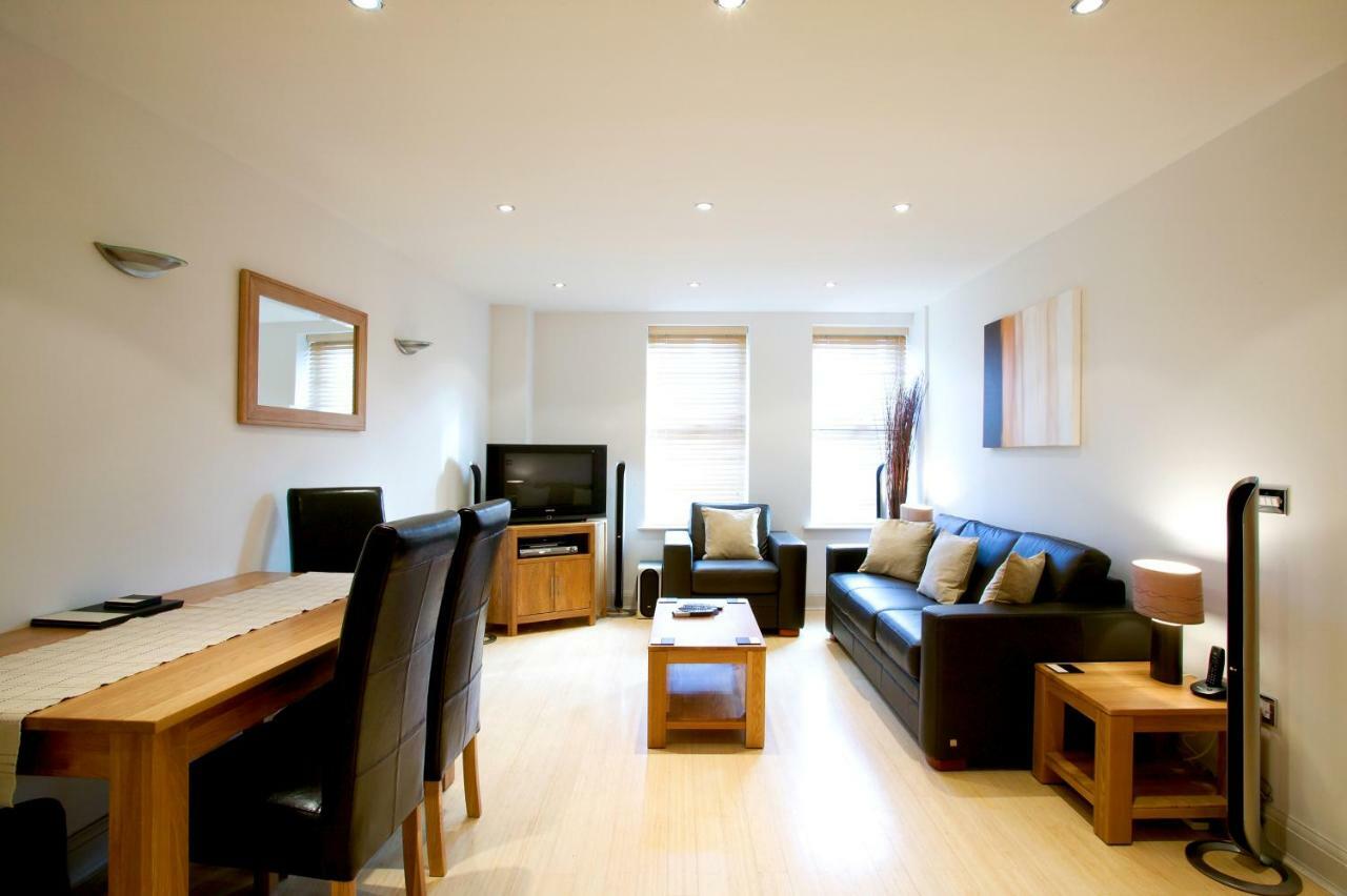 2 Bed 2 Bath At Pelican Hse In Newbury - Free Secure, Allocated Parking Kültér fotó