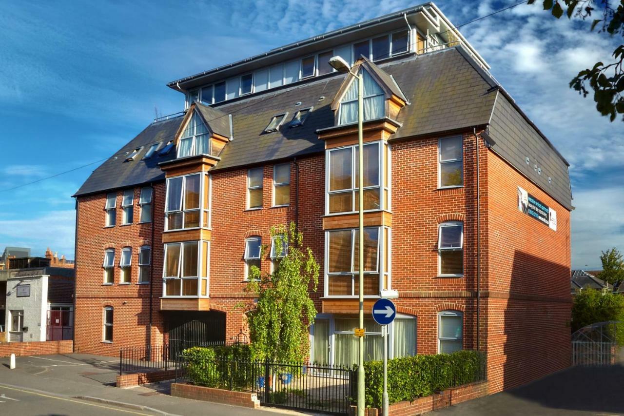2 Bed 2 Bath At Pelican Hse In Newbury - Free Secure, Allocated Parking Kültér fotó