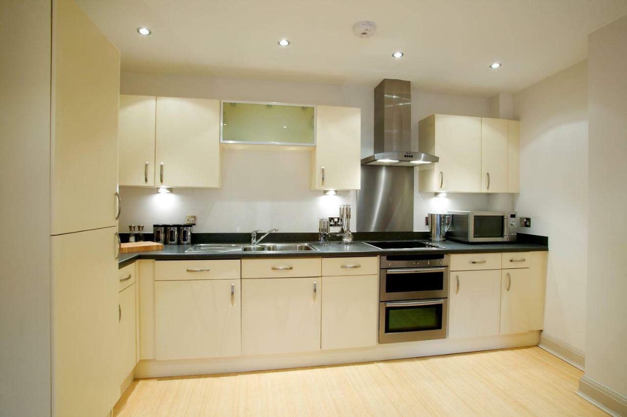2 Bed 2 Bath At Pelican Hse In Newbury - Free Secure, Allocated Parking Kültér fotó